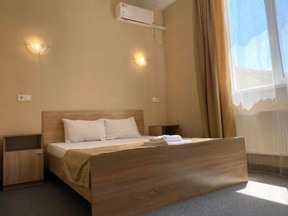 Guest House Sotni Kiev Esterno foto