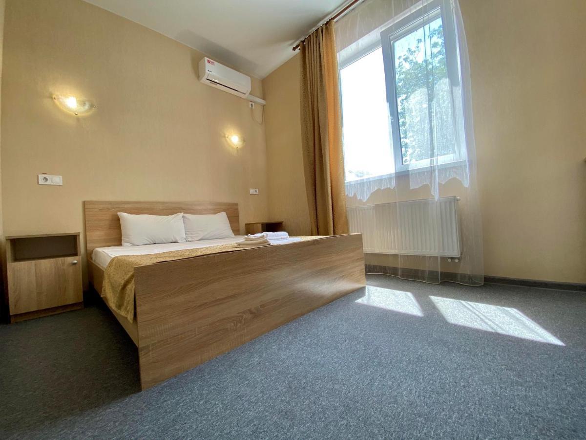 Guest House Sotni Kiev Esterno foto