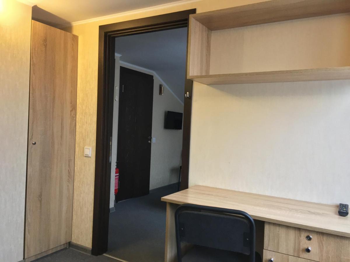 Guest House Sotni Kiev Esterno foto